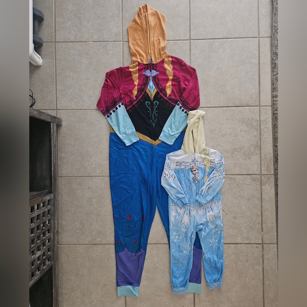 Mommy & Me-Disney Princess Anna & Elsa Onesie Set